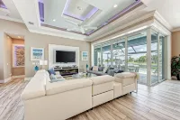 Luxury Waterfront Home with Heated Pool & Hot Tub – Punta Gorda - Boutique