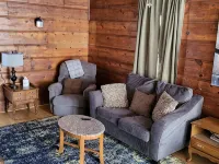 Park Place-Quaint home nestled between parks and lakes - Wi-Fi