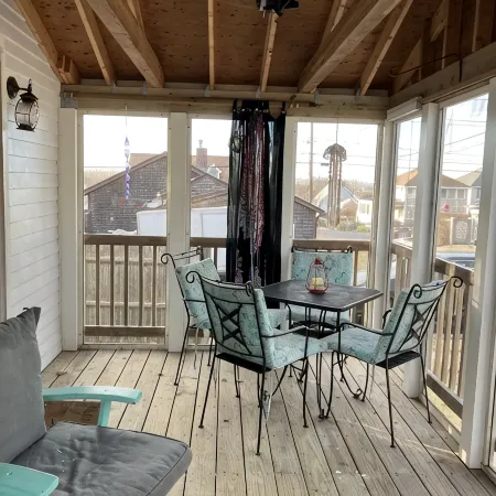 2 Story Beach House with full screen porch - Short walk to beach