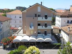 Hotel Villa Dina