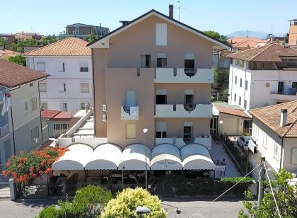 Hotel Villa Dina
