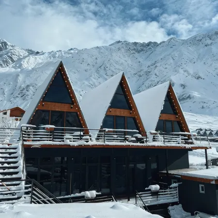 Pyramid Kazbegi Apartments
