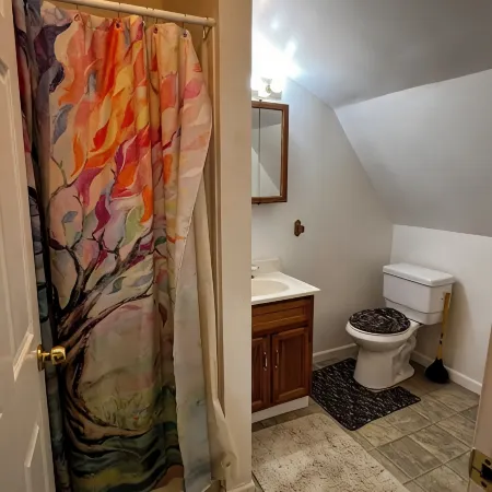 CozyStudio sitting on 2.5 acres on Hubbard Lake with WiFi, AC