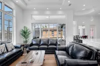 Luxury Canal Oasis w/ Heated Pool, Game Room & Private Dock - 4 ดาว