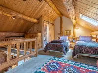 Kresge Luxurious Grand Cabin at Stratton and Bromley Mountains. Hotels in Winhall