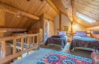 Kresge Luxurious Grand Cabin at Stratton and Bromley Mountains.