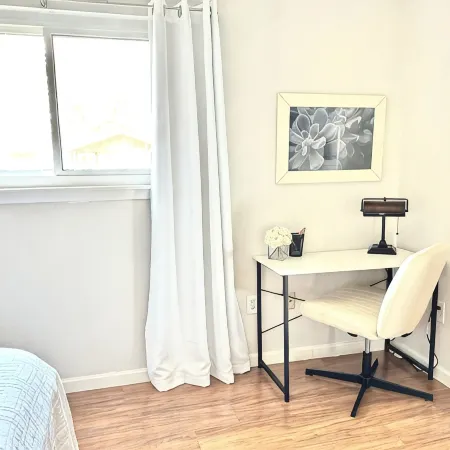 2 bed 2 bath Modern Farmhouse in Old Town Spring