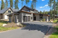 5 King Beds on Golf Course with a VIEW 0.6 mile walk to Winery!