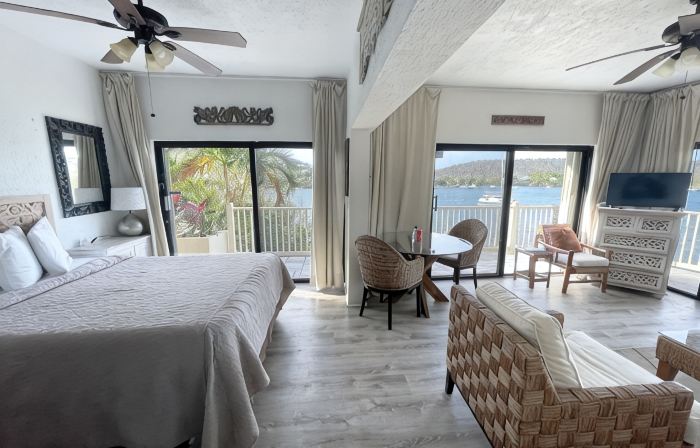Villa East - Panoramic waterfront view - Best location