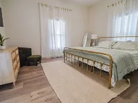 Charming Downtown Fort Mill Home w/ Large Backyard Hoteles en Fort Mill