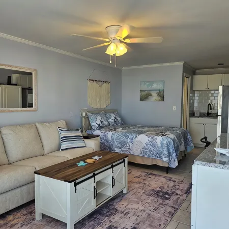 Charming, recently renovated small condo just a 3-minute walk to the ocean.