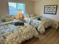 Beautifully Renovated Sleeps up to 8 in East Medford