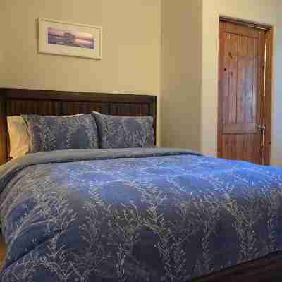 2 Bed Casita with A/C Fast WiFi, Private Garden and Prkg/2Cars. Rooms
