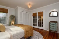Walk Everywhere! Location Between Broadway and Racetrack - Apartments