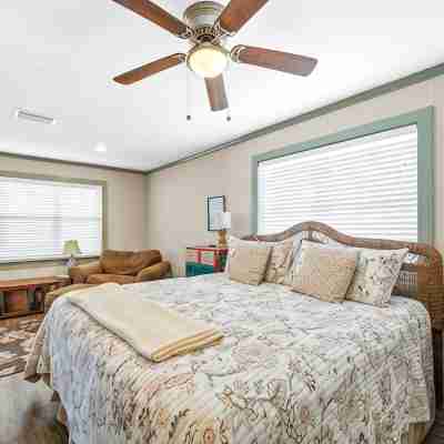 Lagoon Waterfront West Beach Property ..Best Location & Sunset Views!  Sleeps 9! Rooms