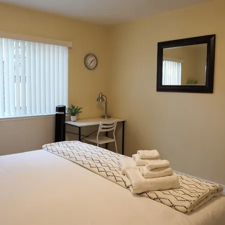 Newly renovated 2B/1b in Downtown