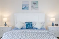 Newly Remodeled Panoramic Ocean View 2 Bedroom Condo