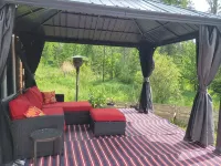 Nature lover’s retreat in the forest. Near hiking, skiing, swimming, etc - Homestays