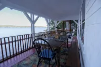 Charming Lakefront Home: Big Porches, Kayaks & Room to Gather - 4성급