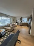 Quiet, above-garage suite in Royal Bay - 3つ星