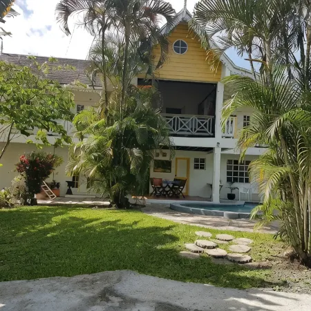 Private villa apartment with pool and within 15 minute walk to 3 beaches.