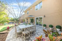 7Bd 6BA, Pool&Spa, Walk to Beach, PutPut, Dream Backyard, 10 Min. to Downtown! - 4-Star