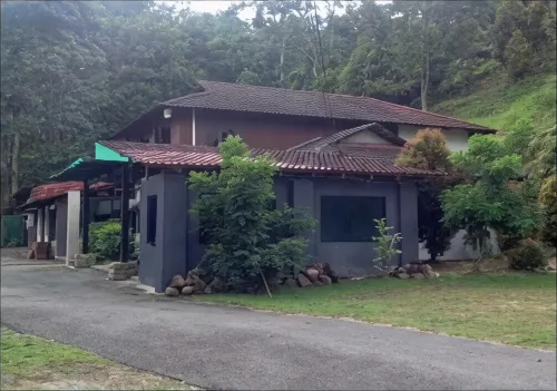 Lembin Village Sdn Bhd - parking