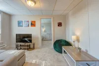 Hell's Kitchen, Apt #11-Bedroom Apartment Just a Short Walk to Hershey Theatre - 3-Star