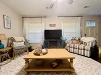 Charming Pine Cottage Near Sfa, Azalea Gardens,  & Walking Trails. - 3 stjerner