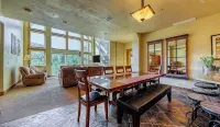 Spacious Condo with a Beautiful View and Lots to do in Brian Head UT. BL-25016 - 4つ星