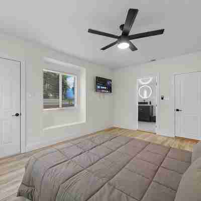 Spacious Escondido Retreat Rooms