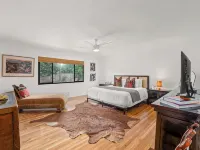 Mid-Mod Storybook Ranch Near Fig Garden Village - 4 stjerner
