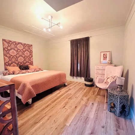 Downtown Brick-Rome Retreat, 2 Bedroom/2Bathroom and 2 Sleeper Sofas