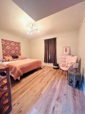 Downtown Brick-Rome Retreat, 2 Bedroom/2Bathroom and 2 Sleeper Sofas - 4-Star