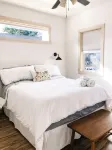 Newly Built 1-bedroom house w/ deck, W/D, full kitchen, WiFi in SANDPOINT - 3-Star