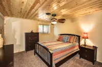 Lake Front, Pet, Game Room, Dock, Swim-Fish-Boat, Fire Pit, New Boat Rental