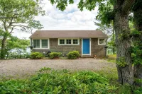 WOW View! Waterfront Cottage. Private Beach, King Bed, Full Kitchen. Relax&Enjoy - 3-Star