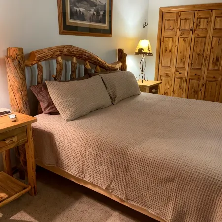 Relax in beautiful Big Sky located just minutes from skiing and Town Square!
