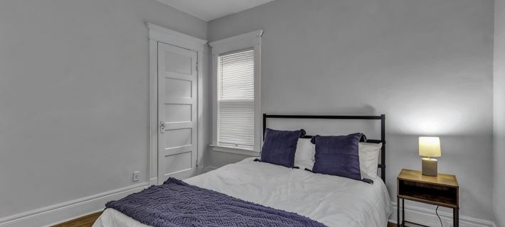 Beautifully Renovated 3 bedroom Elmwood Village Apt Hotels in Buffalo