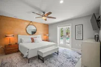 Stylish & Bright 3-Bedroom Home with Backyard, Bikes & Pool by Esthetic Stays - 4つ星