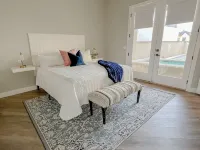 SUNSHINE VILLA..SLEEPS 30, 8 BR, 8 BA, NEW 2023. Pool/Spa, Super nice and Roomy. - con encanto