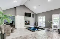 Wooded Luxury Home - Hot Tub