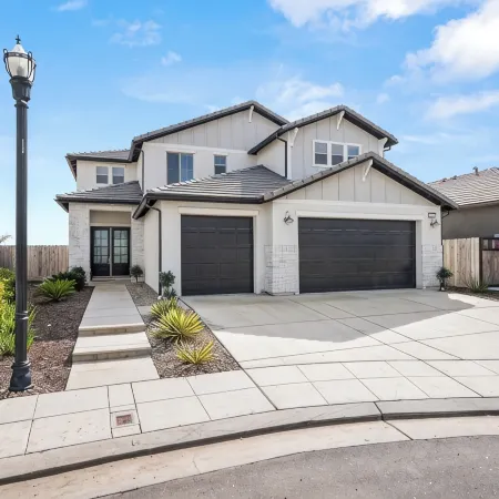 Brand New, Pool, Game Room, BBQ, 2 King Suites!