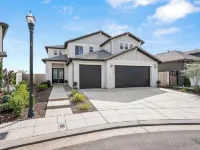 Brand New, Pool, Game Room, BBQ, 2 King Suites! - Homestays