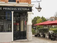 維多利亞公主飯店 洛夫特斯路球場（Loftus Road）附近的飯店