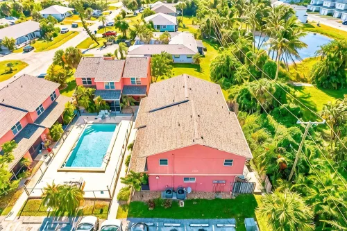Sandy Feet Retreat - Minutes to Sanibel - Pool - Fast WiFi - Free Parking - Swimmingpools