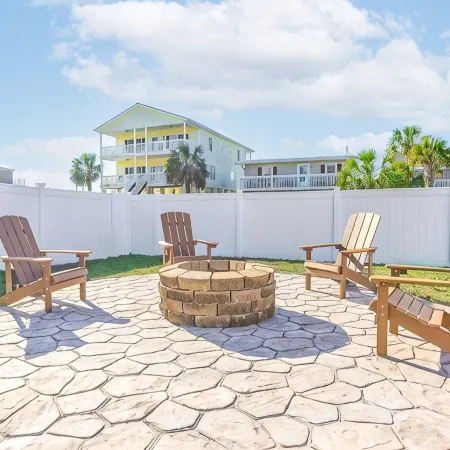 5bed/5bath house with heated pool and fire pit!