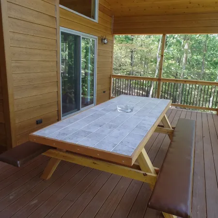 A Luxurious Cabin Quietly Tucked Away in the Woods, Dog-Friendly, Fiber WiFi