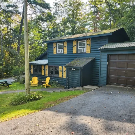 Lake George Diamond Point 3 Bed / 2 Ba two story Cabin