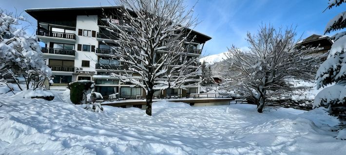 Modern, spacious apartment in the centre of Morzine near the ski lifts. Hotels in Morzine